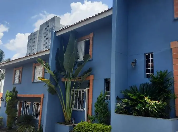 Charmosa casa em condominio com quintal