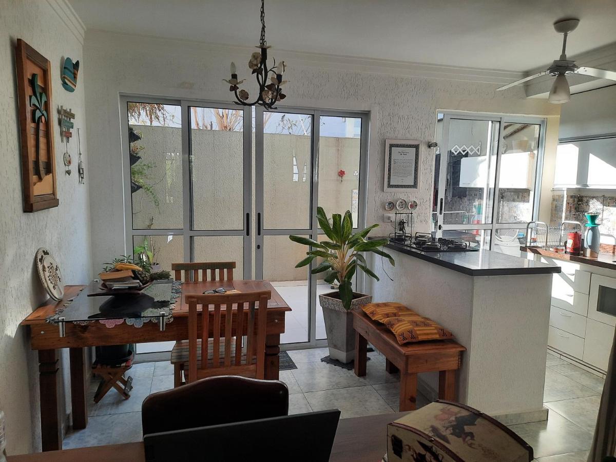 Charmosa Casa Em Condominio Com Quintal Casa de férias *
